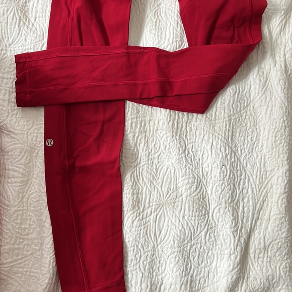 Lululemon leggings size 6 never worn - Picture 3 of 3